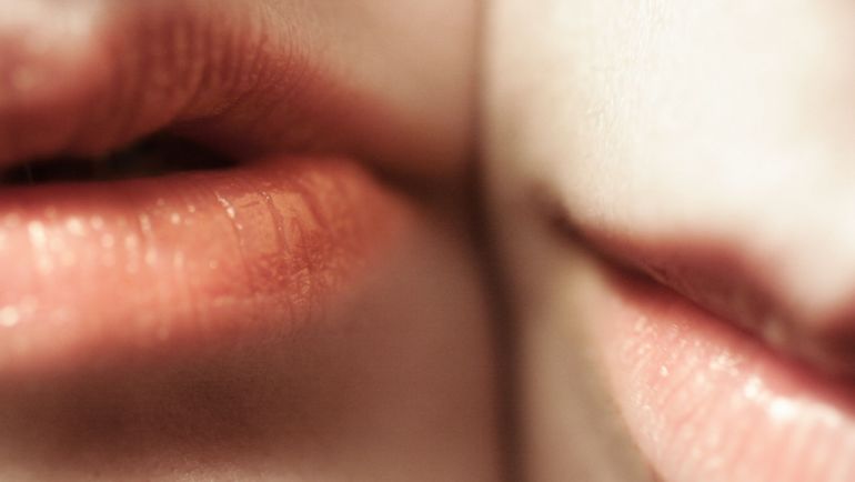 Pękające kąciki ust to częsty powód wizyt w gabinecie stomatologicznym